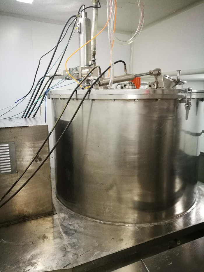 液壓刮刀下卸離心機(jī).jpg 液壓刮刀下卸離心機(jī).jpg