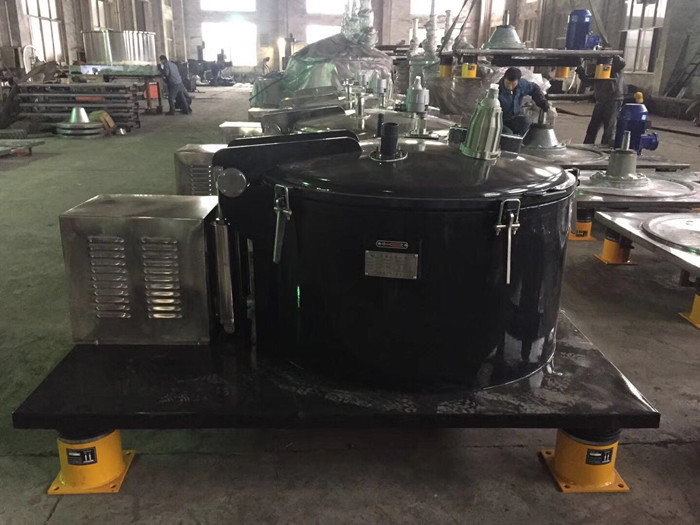 自動(dòng)刮刀下卸離心機(jī).jpg 自動(dòng)刮刀下卸離心機(jī).jpg